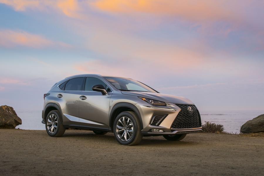  Lexus NX300 F-Sport 2017 года  (NA) (фото 10 из 41)
